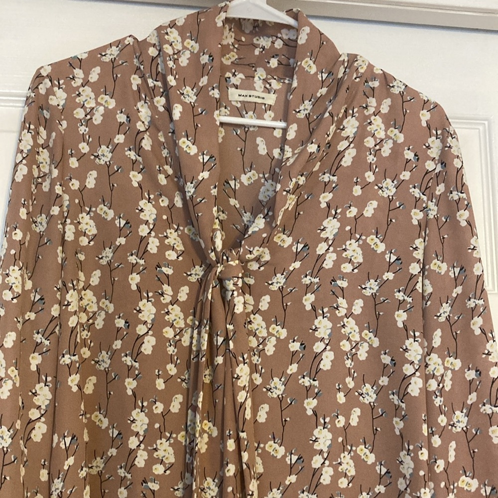 Beautiful spring blouse - Picture 2 of 2